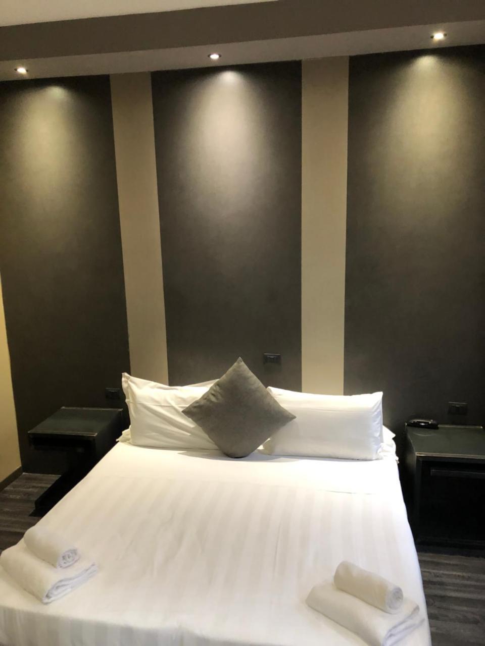 Hotel V99 Roma