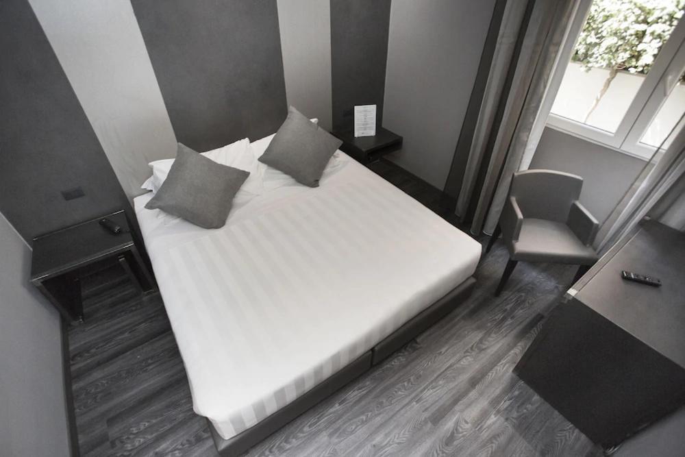 V99 Hotel Rome